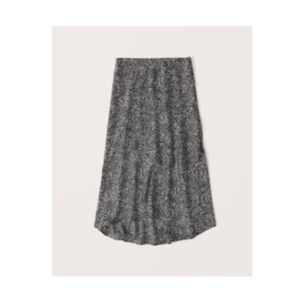 EUC - Abercrombie Satin Skirt w Slit - L